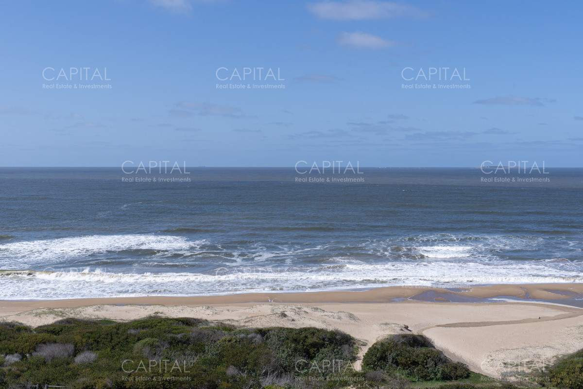 Apartamento ID.34888 - Venta de apartamento de 3 dormitorios y dep. de servicio en Punta del Este