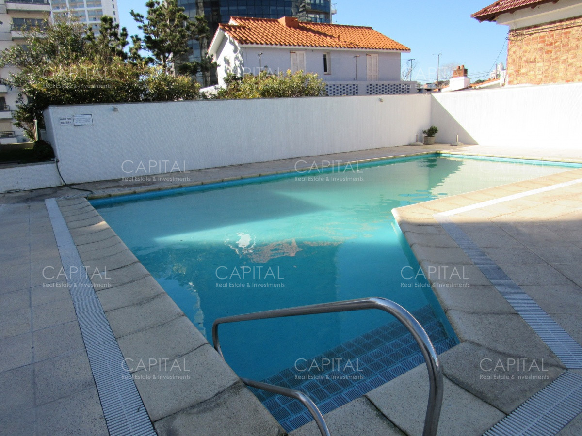 Apartamento ID.37689 - Malecon reciclado, primera linea playa mansa, 3 dormitorios, 1 suite.