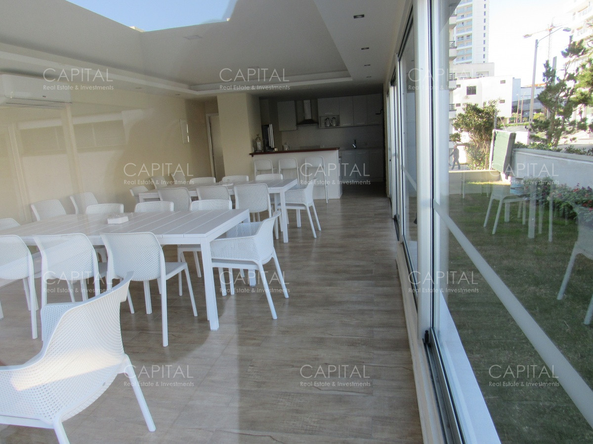 Apartamento ID.37689 - Malecon reciclado, primera linea playa mansa, 3 dormitorios, 1 suite.
