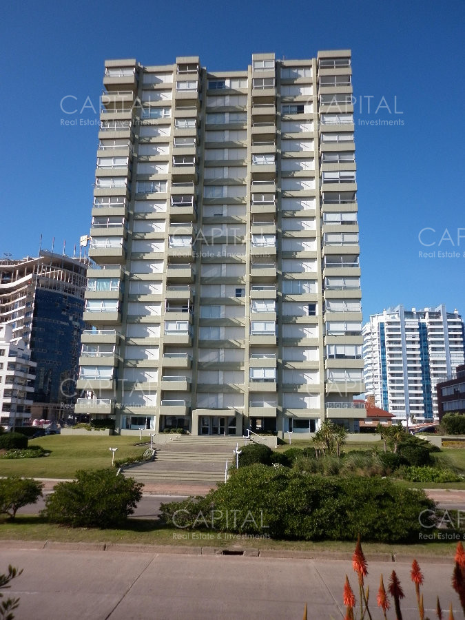 Apartamento ID.37689 - Malecon reciclado, primera linea playa mansa, 3 dormitorios, 1 suite.