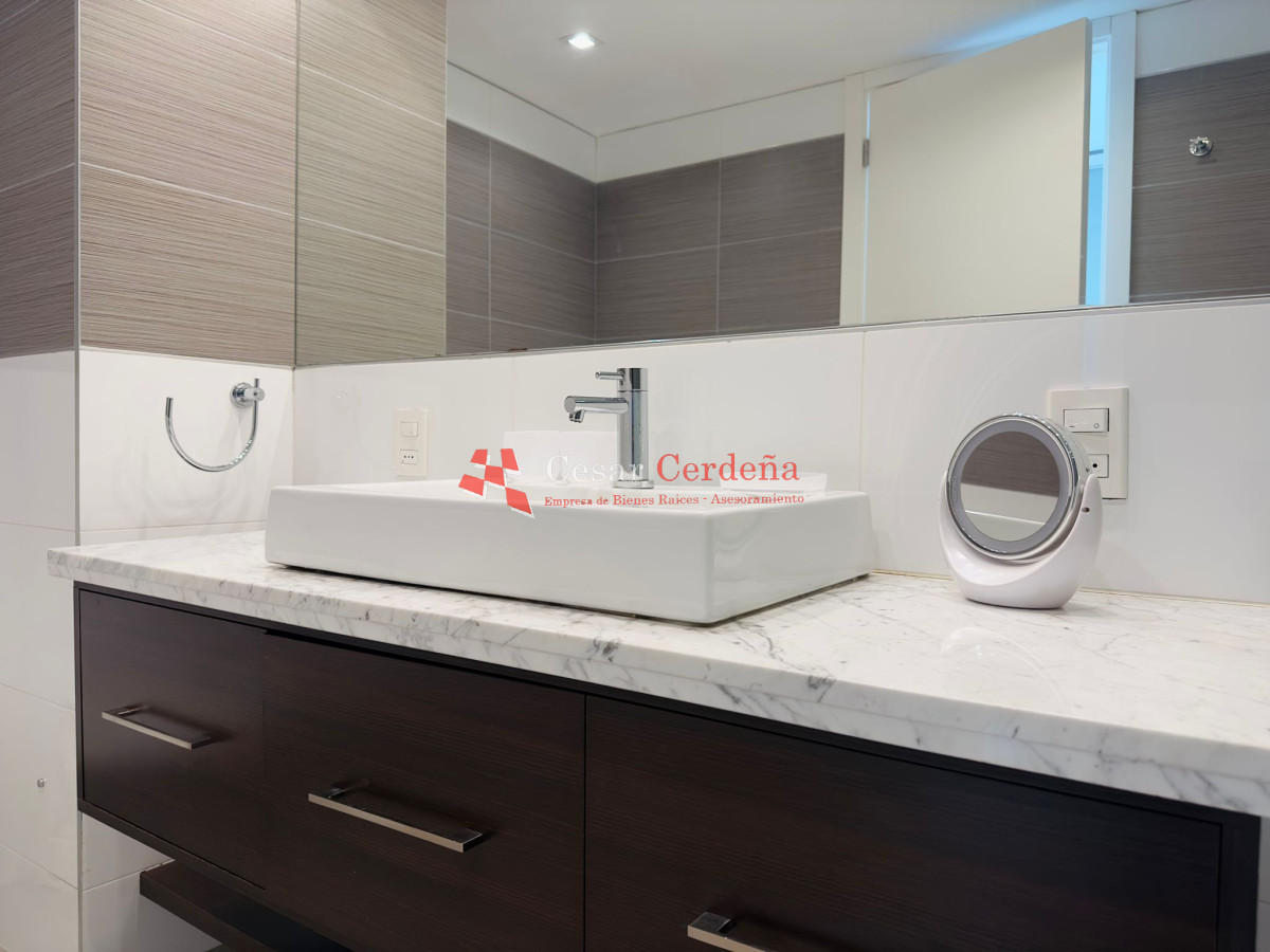 Apartamento ID.1876 - Penthouse en VENTA, 3 dormitorios en suite + Dependencia, vista 180°.