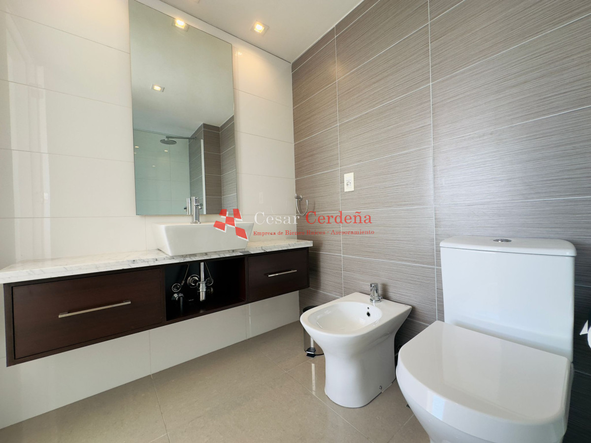 Apartamento ID.1876 - Penthouse en VENTA, 3 dormitorios en suite + Dependencia, vista 180°.