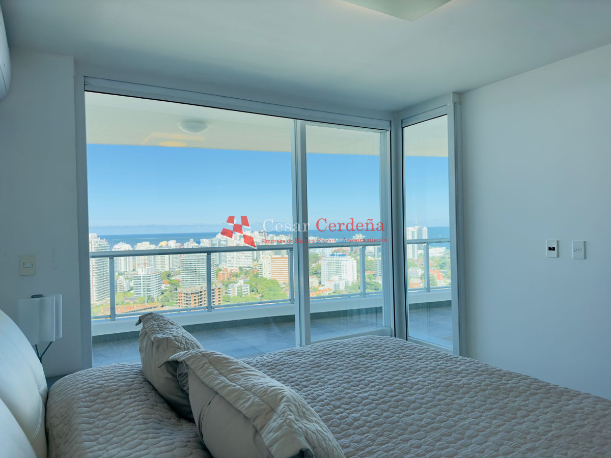 Apartamento ID.1876 - Penthouse en VENTA, 3 dormitorios en suite + Dependencia, vista 180°.