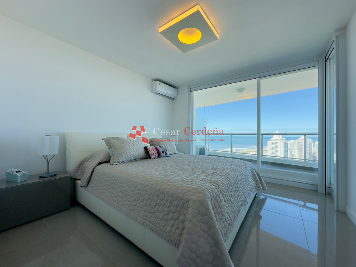 Apartamento ID.1876 - Penthouse en VENTA, 3 dormitorios en suite + Dependencia, vista 180°.