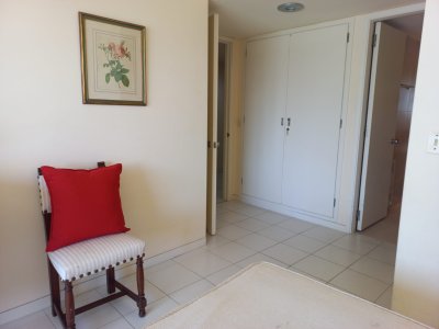 Alquiler de apartamento de tres dormitorios y dependencia en Punta del Este - BZA165323A