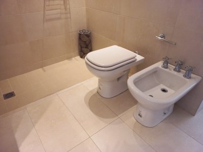 Alquiler de apartamento de tres dormitorios y dependencia en Punta del Este - BZA165323A