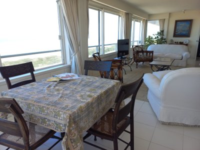 Alquiler de apartamento de tres dormitorios y dependencia en Punta del Este - BZA165323A