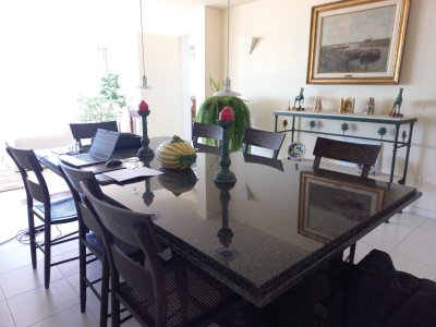 Alquiler de apartamento de tres dormitorios y dependencia en Punta del Este - BZA165323A