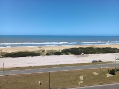 Alquiler de apartamento de tres dormitorios y dependencia en Punta del Este - BZA165323A