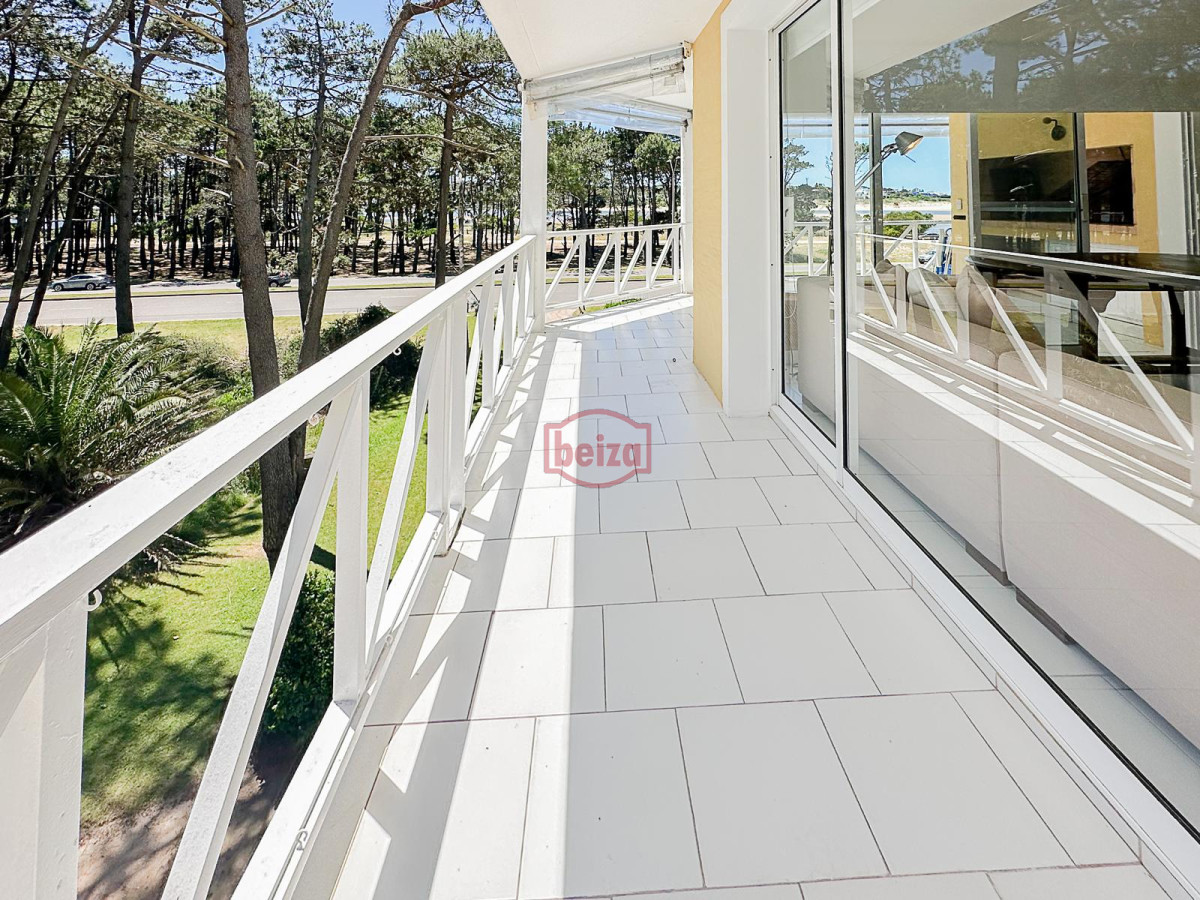 Apartamento ID.166837/GALA-TOWER-EN-VENTA-,-PUNTA-DEL-ESTE- - Apartamento en venta en primera linea de La Brava - Complejo Pinares de La Barra
