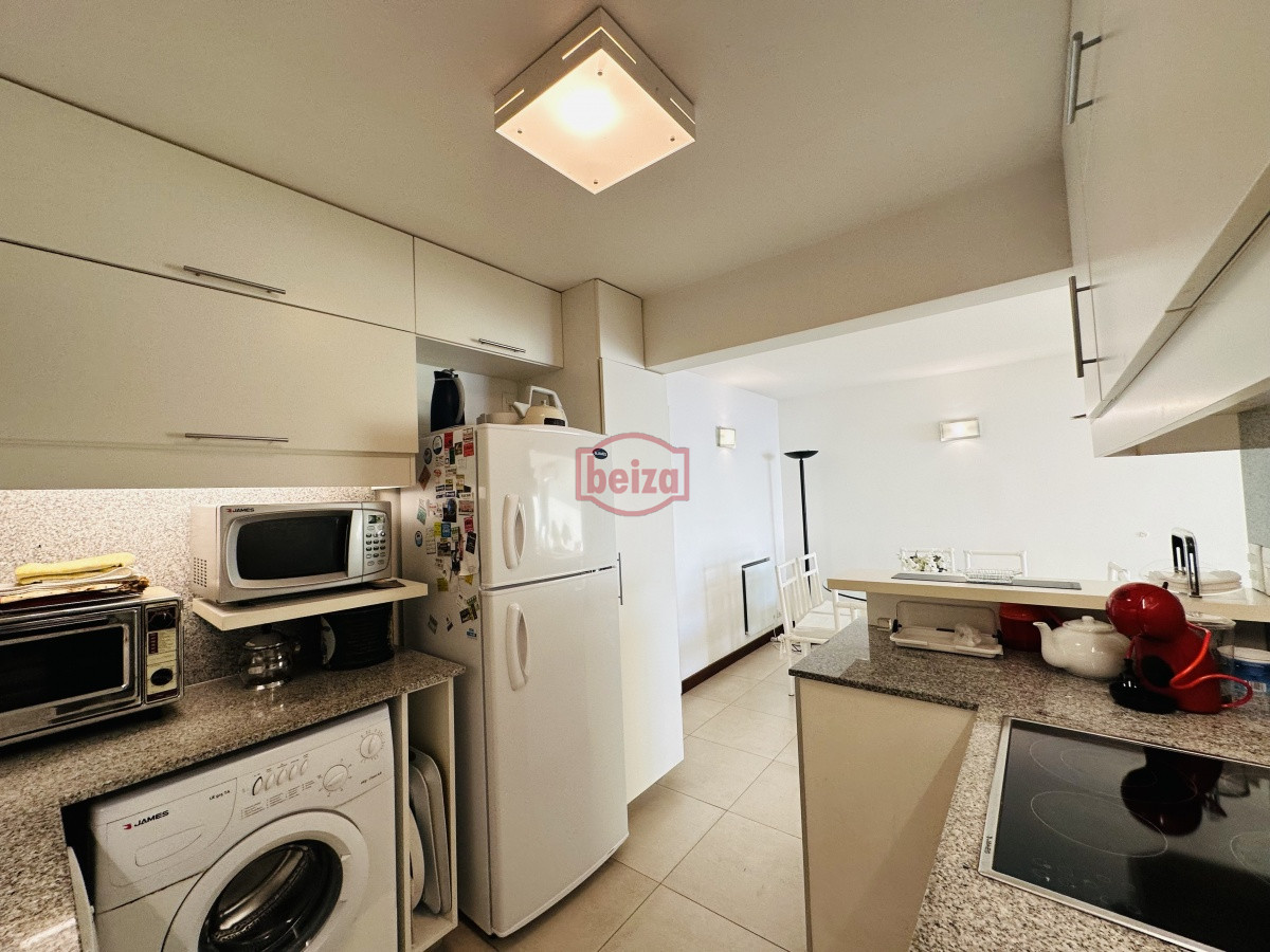 Apartamento ID.165941 - Apartamento en venta y alquiler primera línea de la playa mansa, Punta del Este.