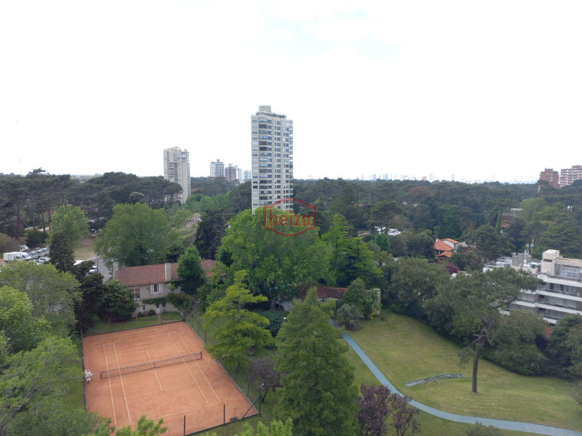 Apartamento ID.165419/Brava-,A-una-cuadra-de-la-Brava-3-dormit - Venta de apartamento de dos dormitorios en Punta del Este