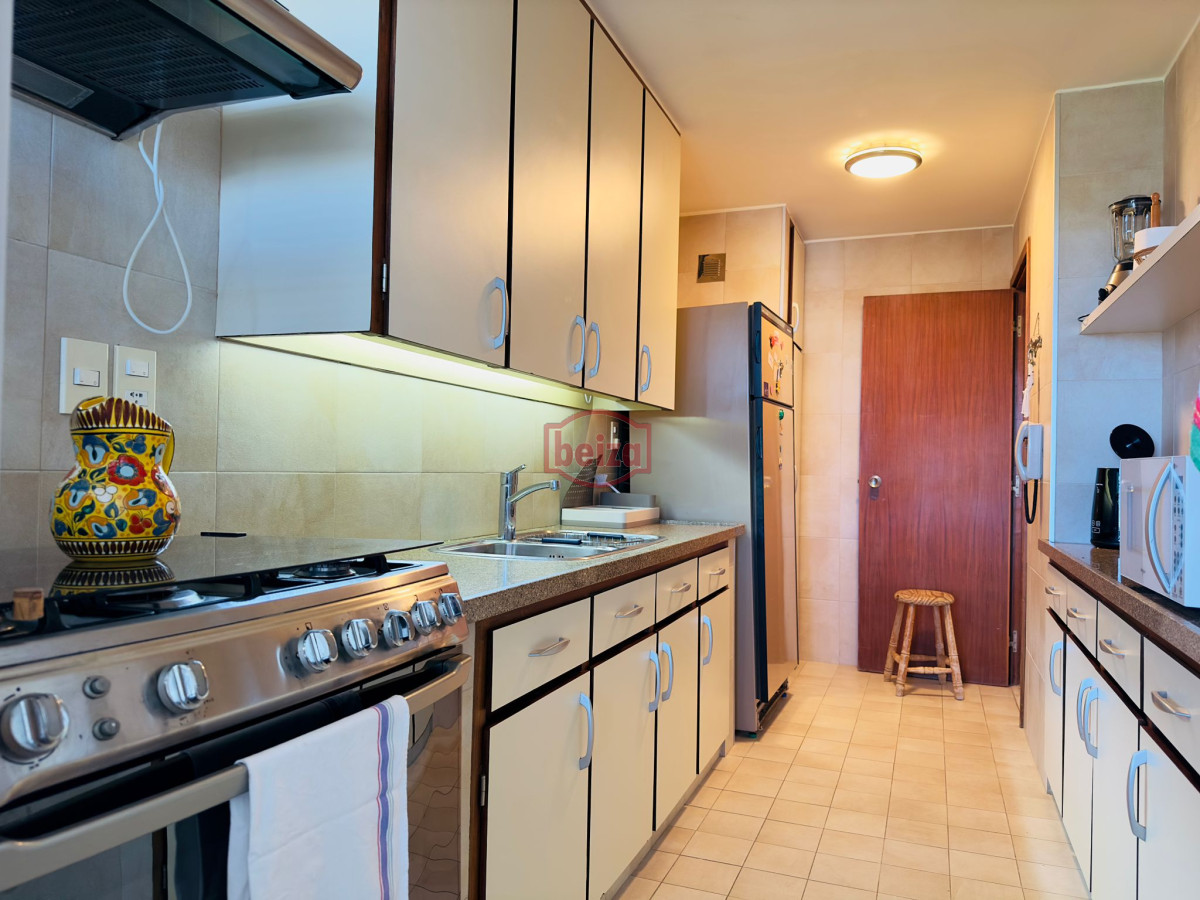 Apartamento ID.165976/Venta-de-apartamento-en-Peninsula,-sobre-el-mar,-Punta-del-Este.- - apartamento en venta y alquiler en playa mansa