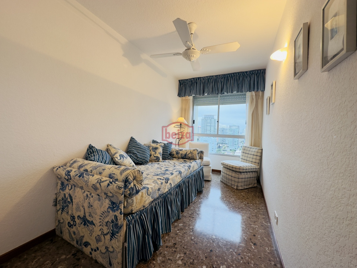 Apartamento ID.165942/Frente-al-mar--Vista-panorámica-y-ubicación-inmejorable - Apto en Alquiler temporada 2024, punta del este.