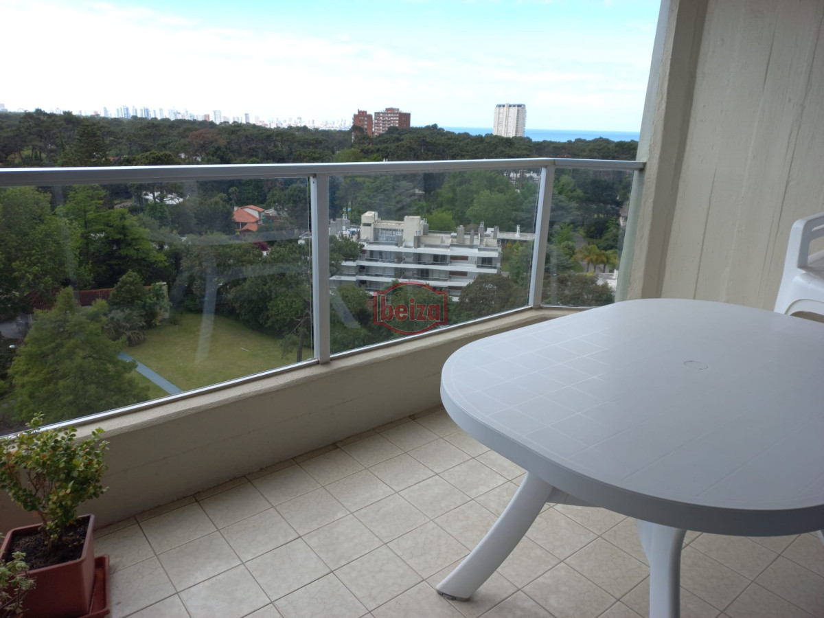 Apartamento ID.165419/Brava-,A-una-cuadra-de-la-Brava-3-dormit - Venta de apartamento de dos dormitorios en Punta del Este