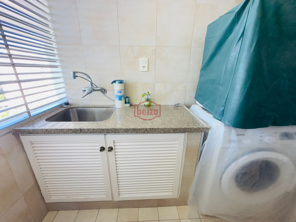 Apartamento ID.165976/Venta-de-apartamento-en-Peninsula,-sobre-el-mar,-Punta-del-Este.- - apartamento en venta y alquiler en playa mansa