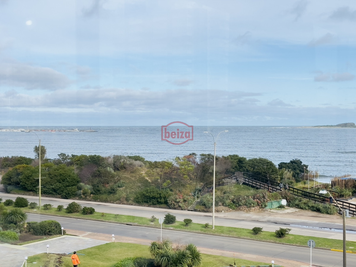 Apartamento ID.167012/Hermoso-apartamento-de-2-dormitorios-y-2-baños - Apartamento en venta, 3 dormitorios, vista al mar, primera linea, playa mansa.