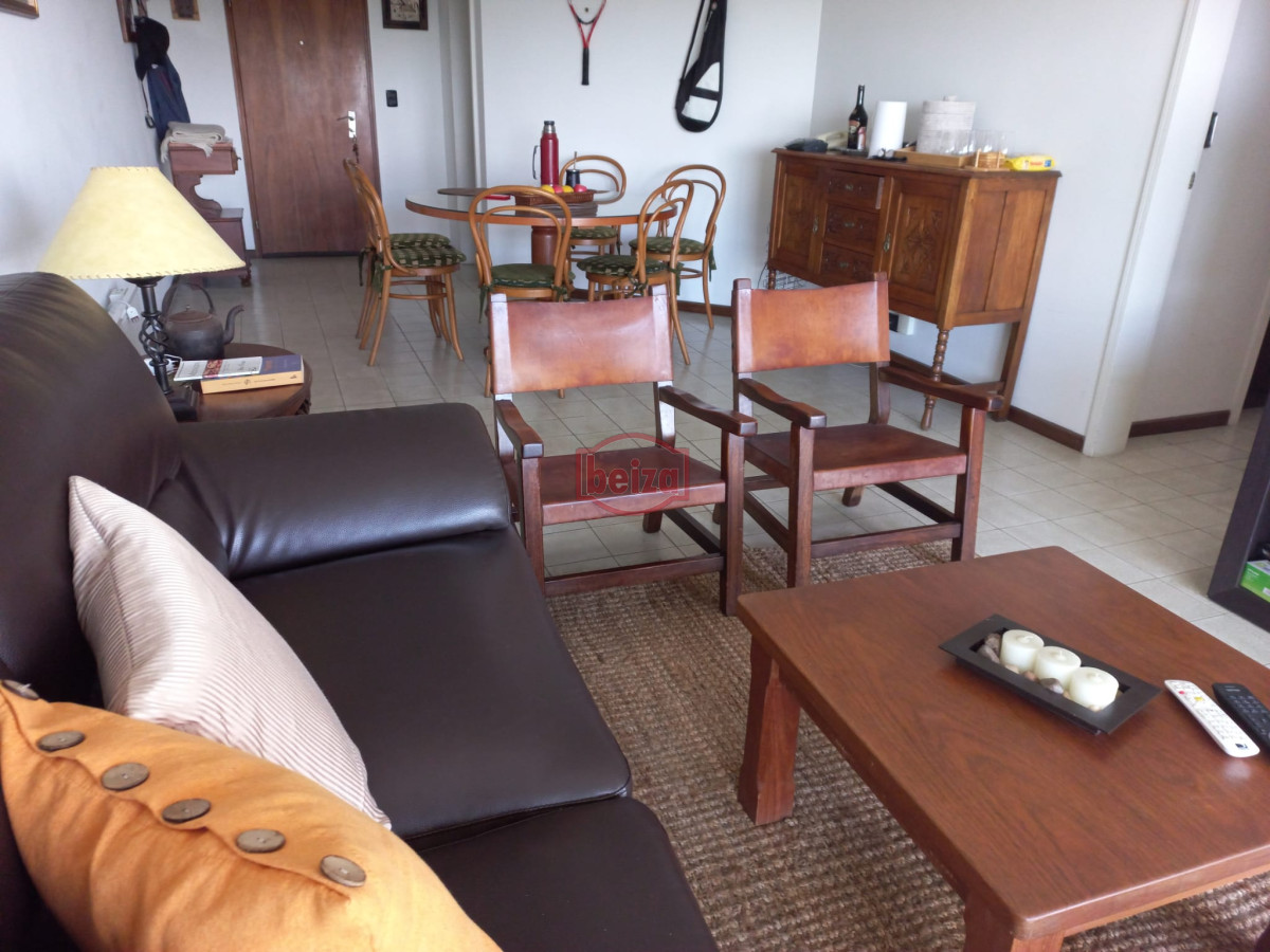 Apartamento ID.165419/Brava-,A-una-cuadra-de-la-Brava-3-dormit - Venta de apartamento de dos dormitorios en Punta del Este
