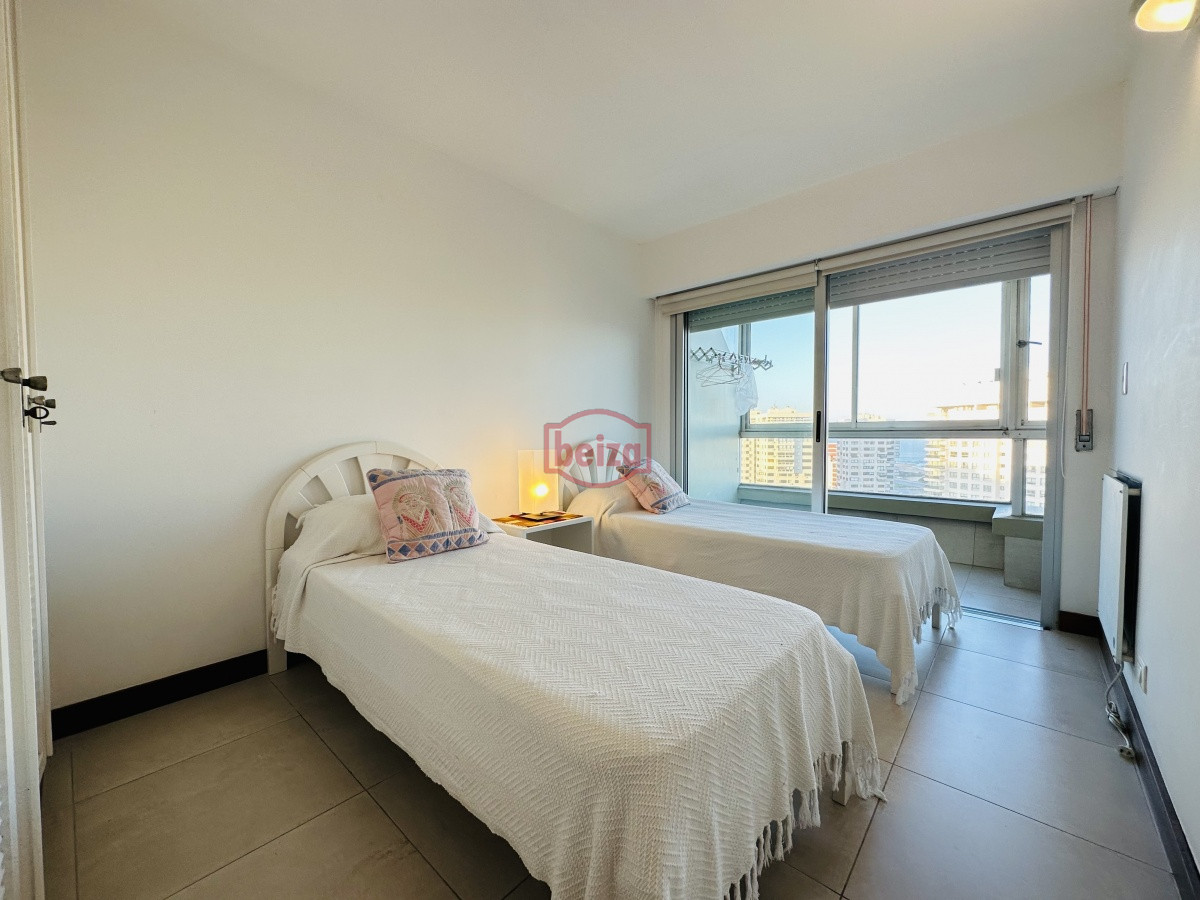 Apartamento ID.165941 - Apartamento en venta y alquiler primera línea de la playa mansa, Punta del Este.