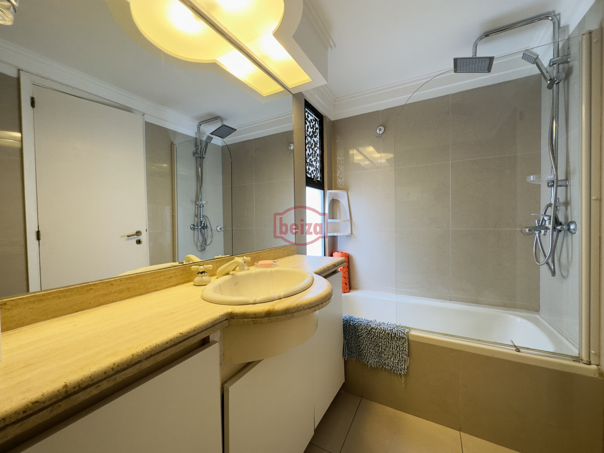 Apartamento ID.167012/Hermoso-apartamento-de-2-dormitorios-y-2-baños - Apartamento en venta, 3 dormitorios, vista al mar, primera linea, playa mansa.