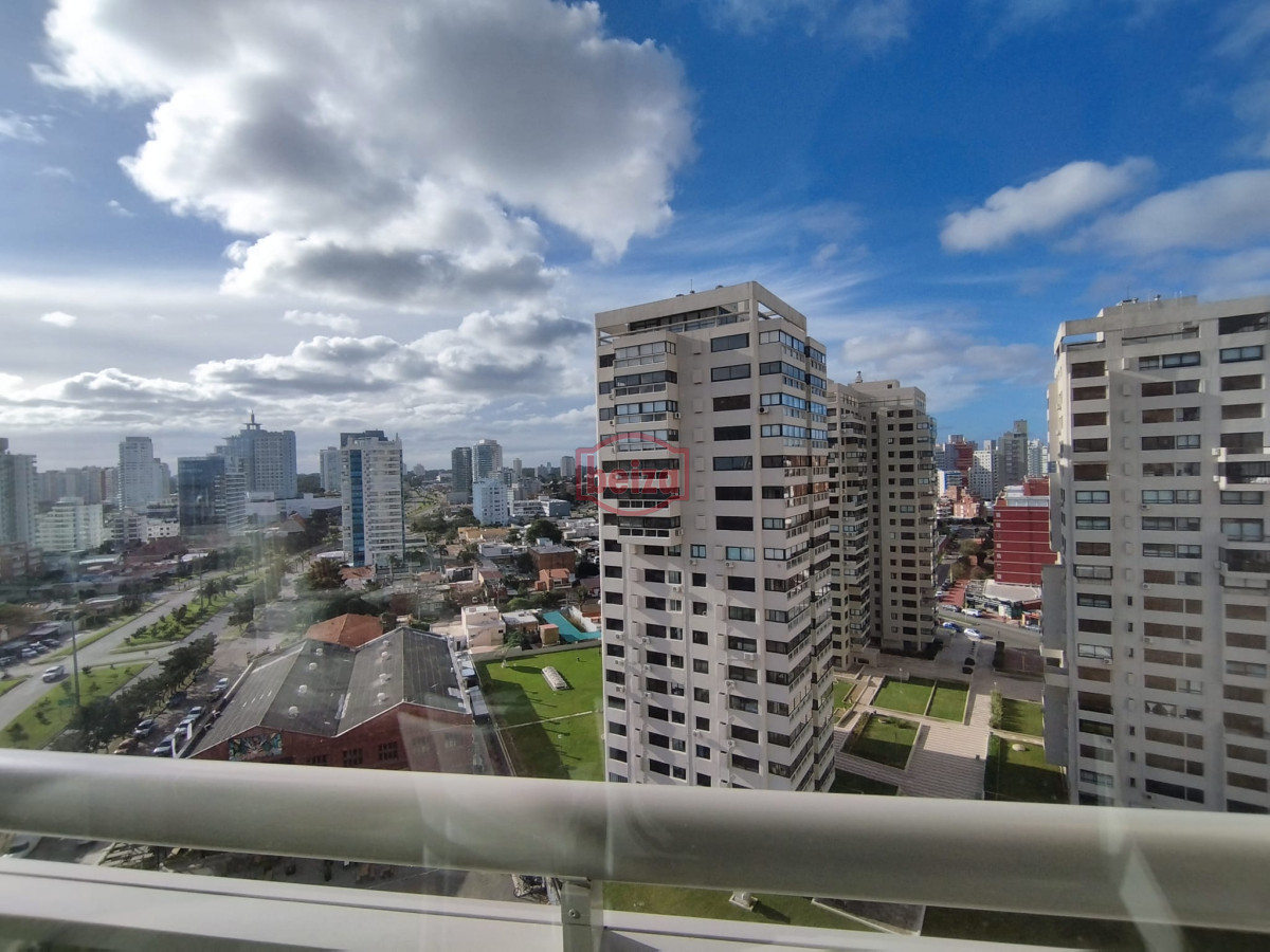 Apartamento ID.166998/Excelente-ubicacion-,-a-2-cuadras-mar -  Apartamento en venta en playa brava de Punta del Este