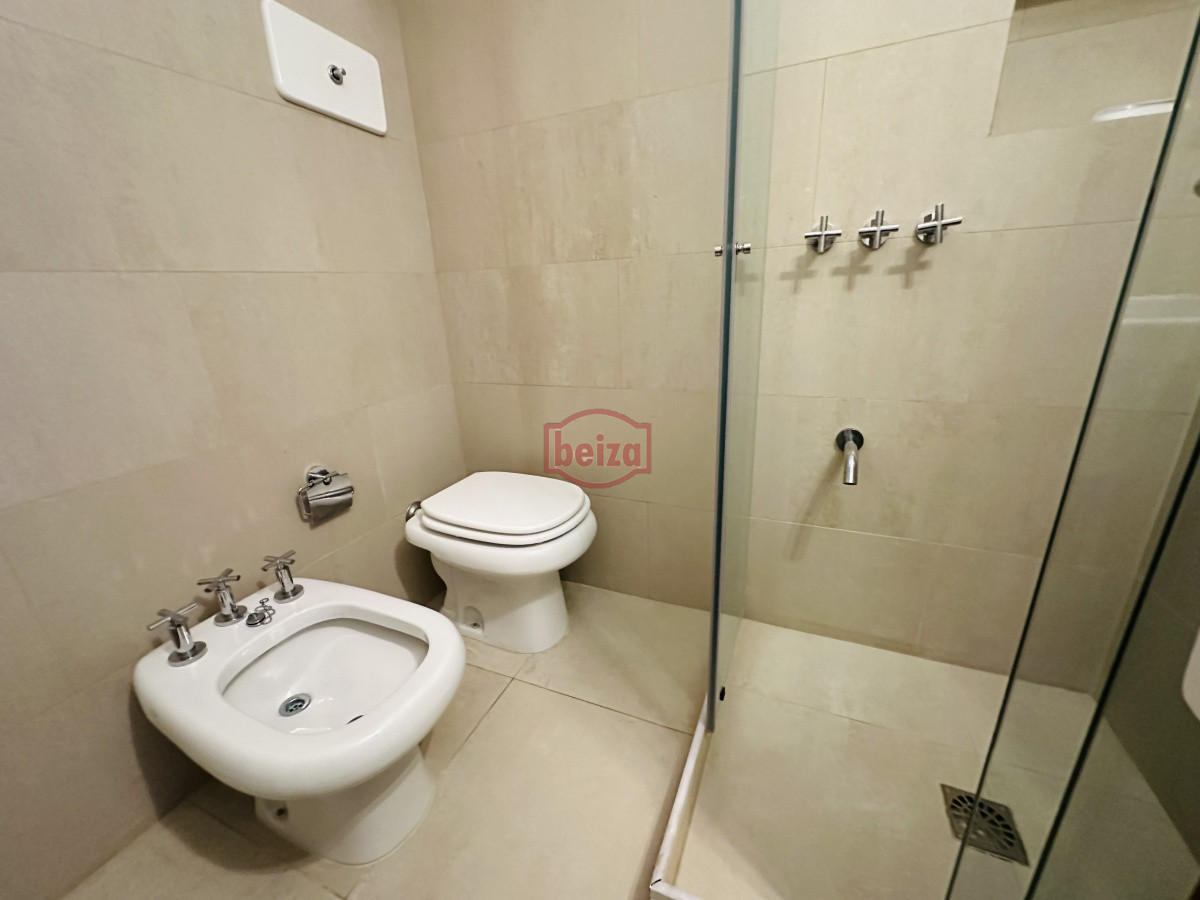 Apartamento ID.165941 - Apartamento en venta y alquiler primera línea de la playa mansa, Punta del Este.
