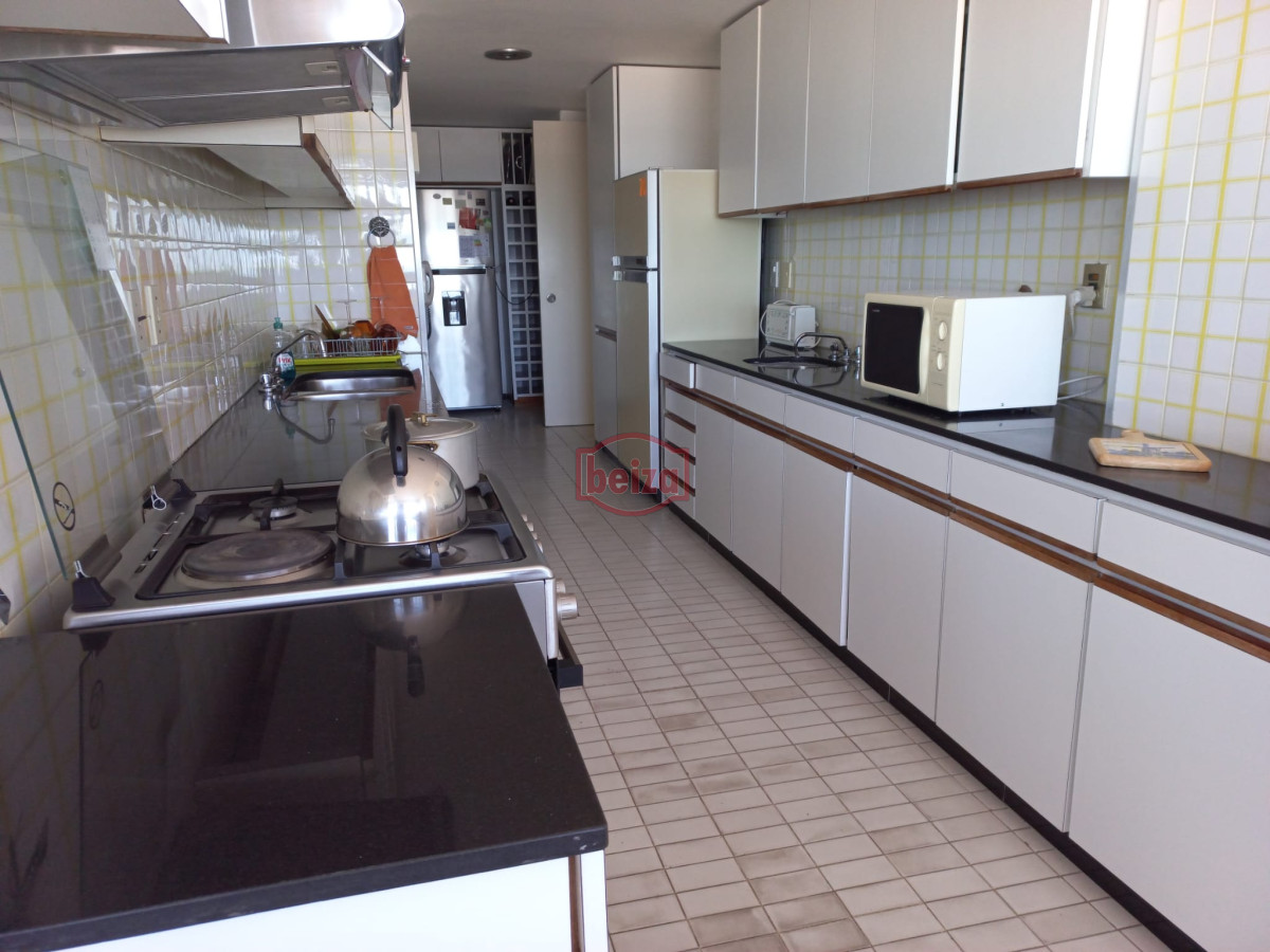 Apartamento ID.165323 - Alquiler de apartamento de tres dormitorios y dependencia en Punta del Este