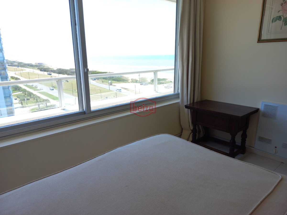 Apartamento ID.165323 - Alquiler de apartamento de tres dormitorios y dependencia en Punta del Este