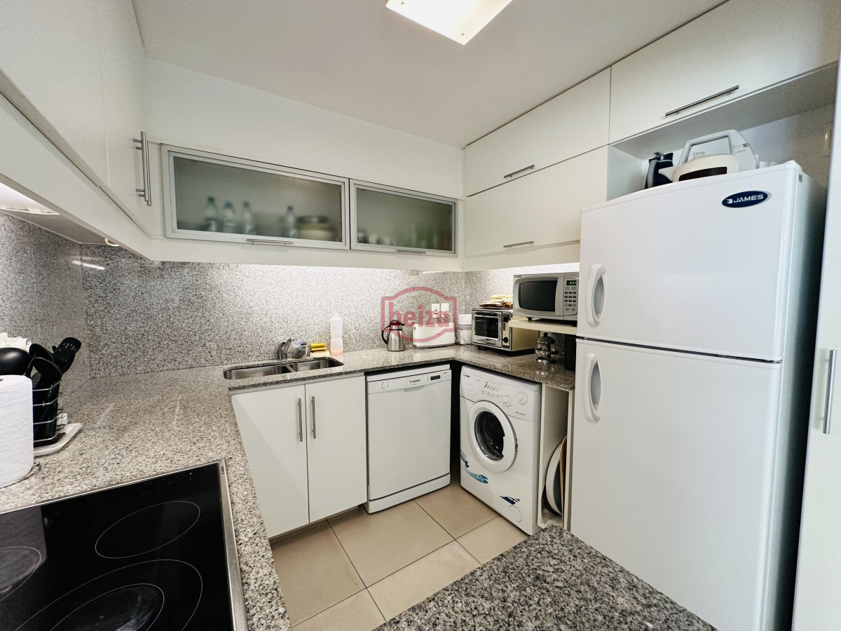 Apartamento ID.165941 - Apartamento en venta y alquiler primera línea de la playa mansa, Punta del Este.