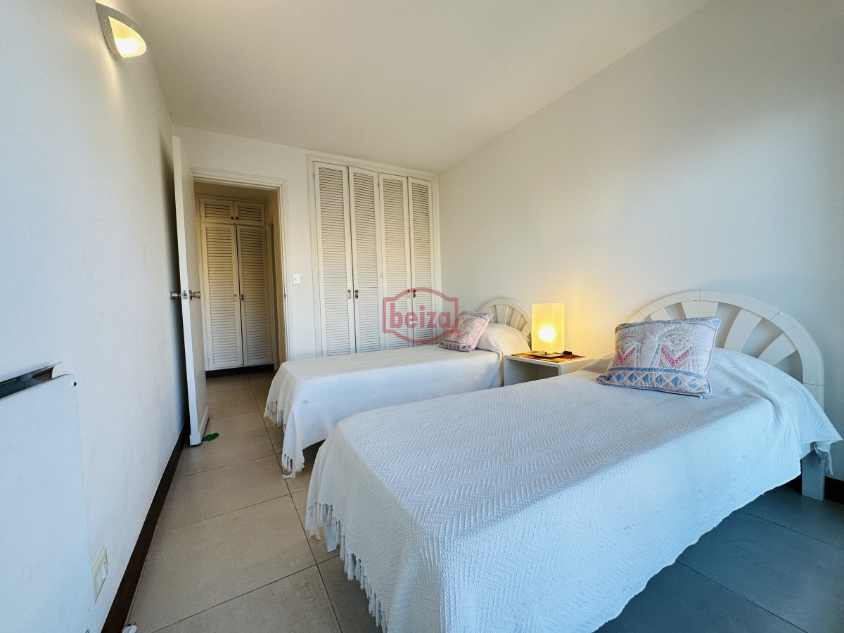 Apartamento ID.165941 - Apartamento en venta y alquiler primera línea de la playa mansa, Punta del Este.