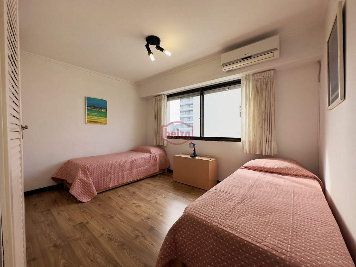 Apartamento ID.167012/Hermoso-apartamento-de-2-dormitorios-y-2-baños - Apartamento en venta, 3 dormitorios, vista al mar, primera linea, playa mansa.