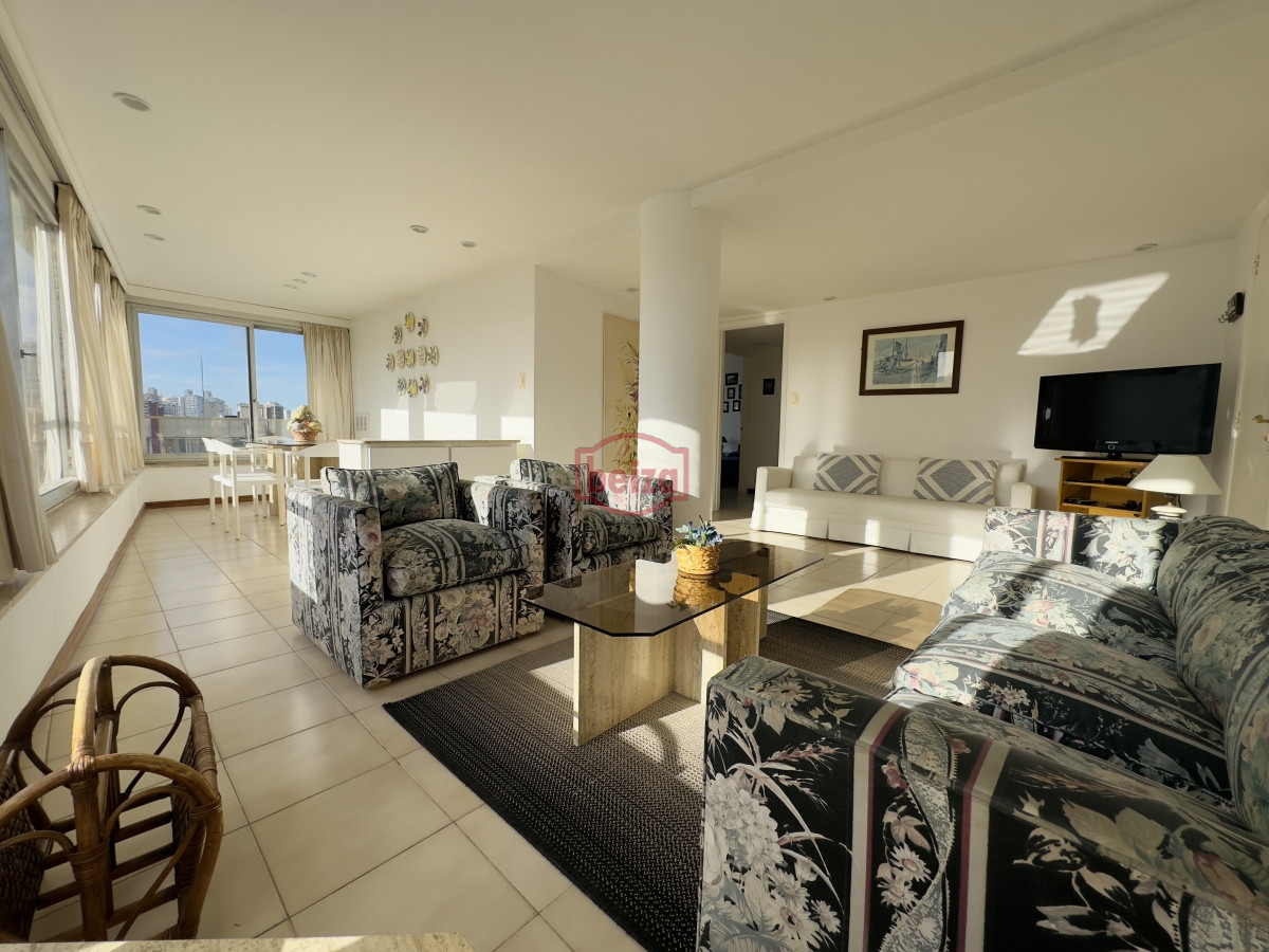 Apartamento ID.166013/Apartamento-a-metros-del-mar-y-cerca-de-todo - Apartamento en venta, dos dormitorios, 2 baños, peninsula.