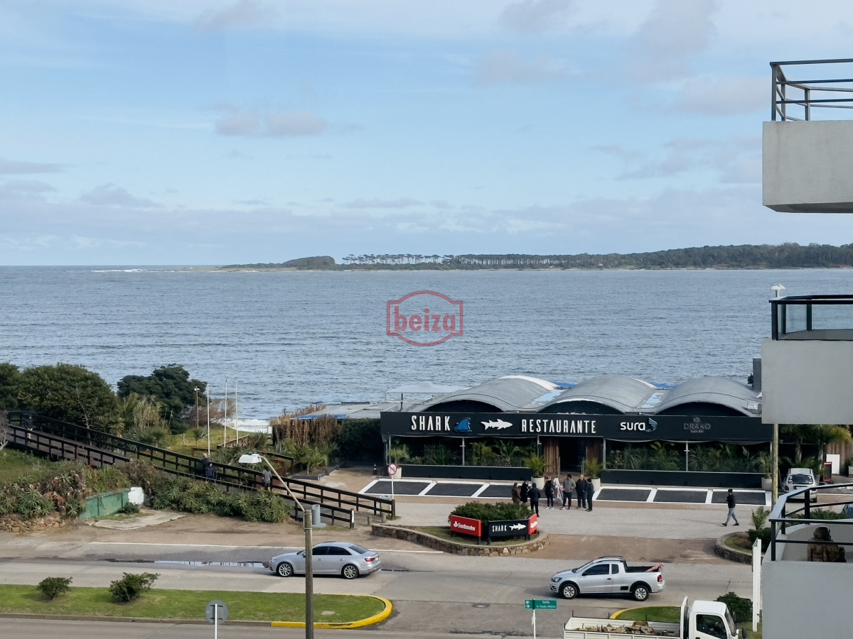 Apartamento ID.167012/Hermoso-apartamento-de-2-dormitorios-y-2-baños - Apartamento en venta, 3 dormitorios, vista al mar, primera linea, playa mansa.