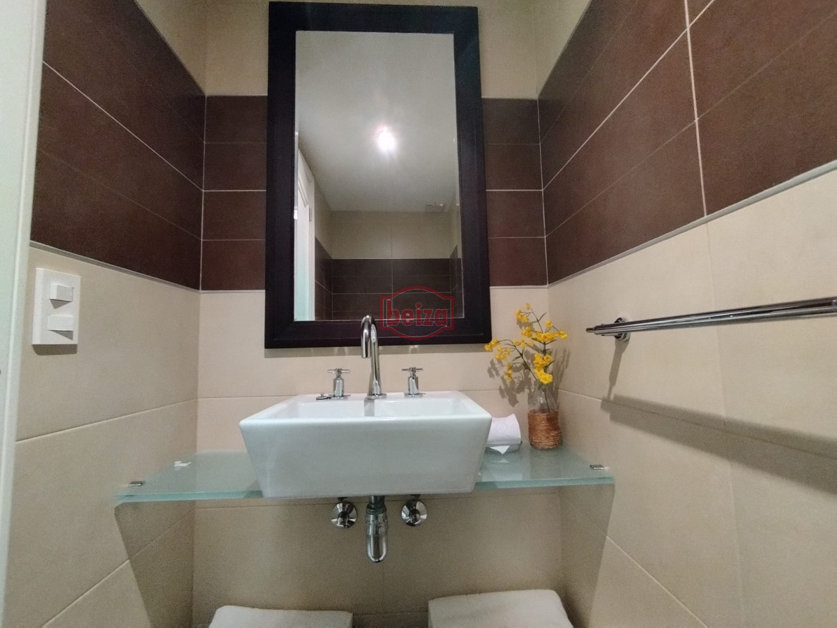 Apartamento ID.166998/Excelente-ubicacion-,-a-2-cuadras-mar -  Apartamento en venta en playa brava de Punta del Este