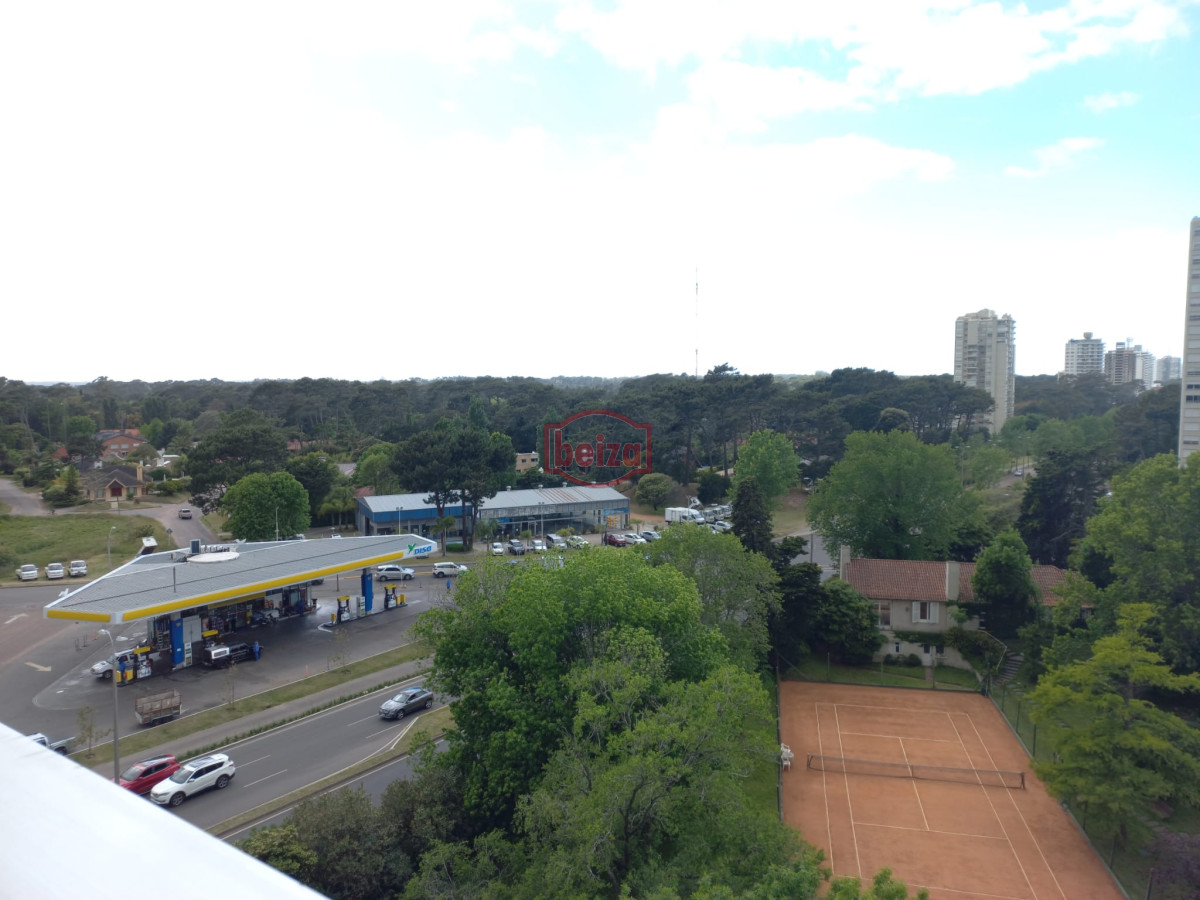 Apartamento ID.165419/Brava-,A-una-cuadra-de-la-Brava-3-dormit - Venta de apartamento de dos dormitorios en Punta del Este