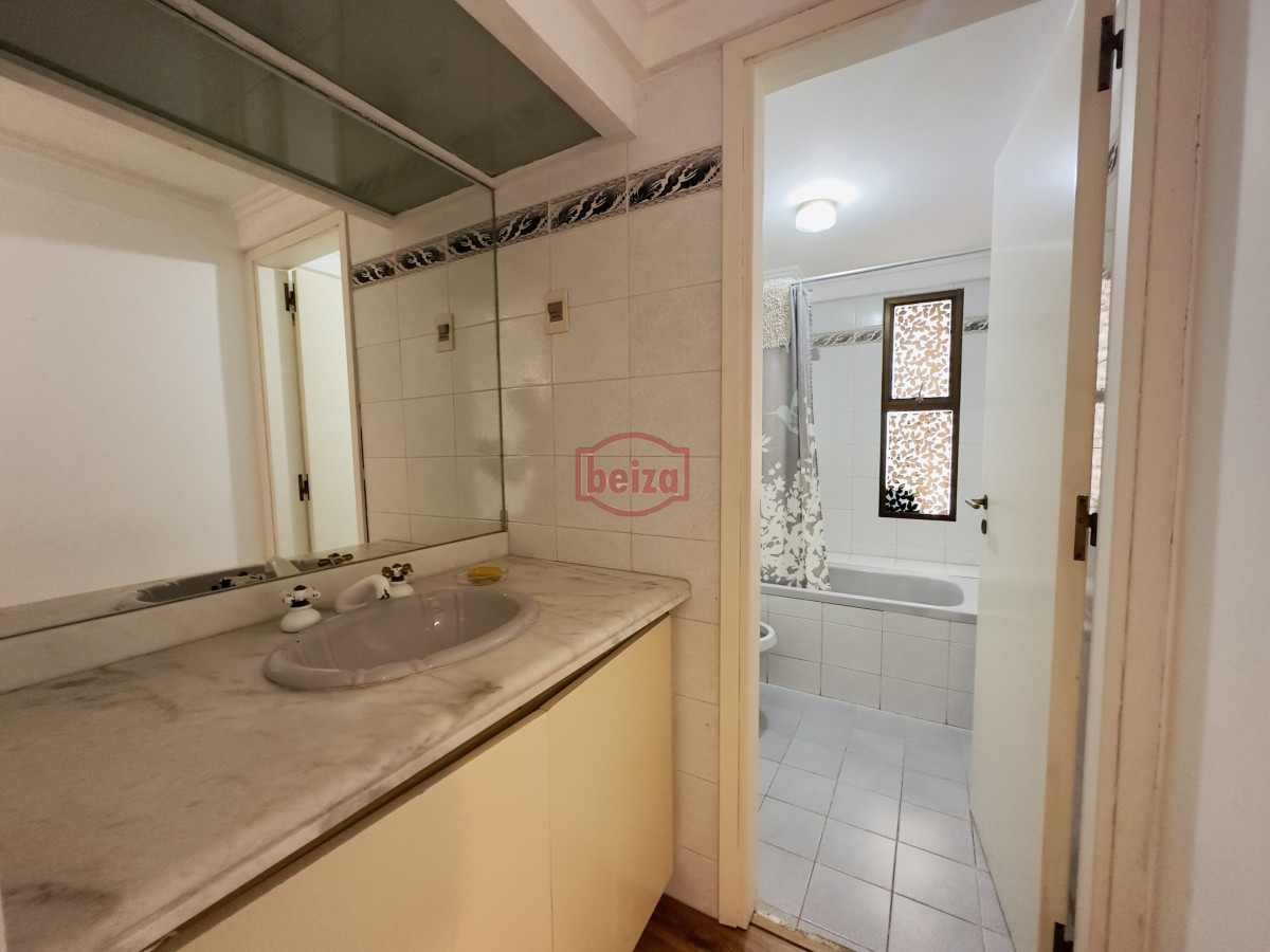 Apartamento ID.167012/Hermoso-apartamento-de-2-dormitorios-y-2-baños - Apartamento en venta, 3 dormitorios, vista al mar, primera linea, playa mansa.