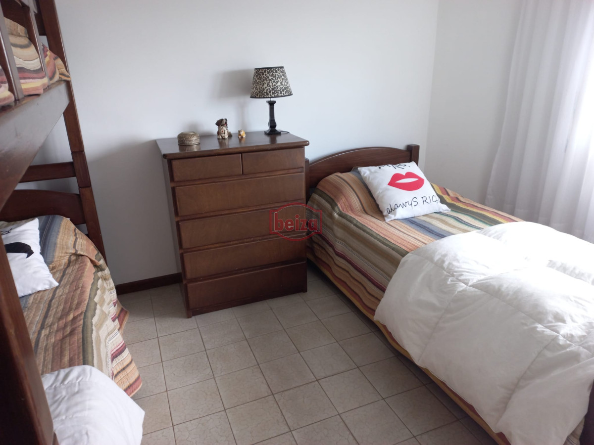 Apartamento ID.165419/Brava-,A-una-cuadra-de-la-Brava-3-dormit - Venta de apartamento de dos dormitorios en Punta del Este
