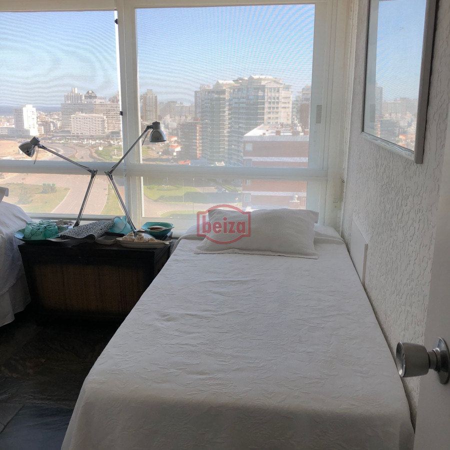 Apartamento ID.165290/ALQUILO-Apartamento-frente-PLAYA-BRAVA - Alquiler por temporada de apartamento de 3 dormitorios en Punta del Este