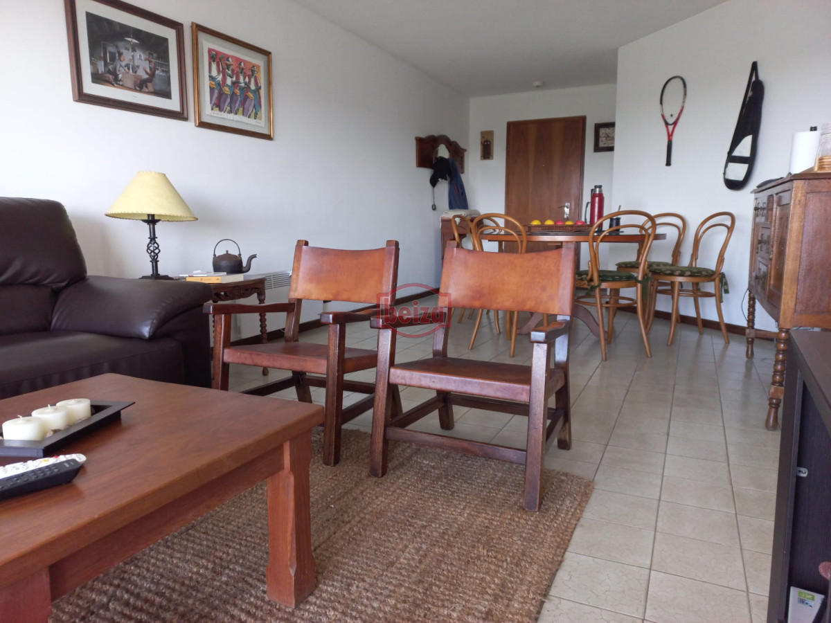 Apartamento ID.165419/Brava-,A-una-cuadra-de-la-Brava-3-dormit - Venta de apartamento de dos dormitorios en Punta del Este