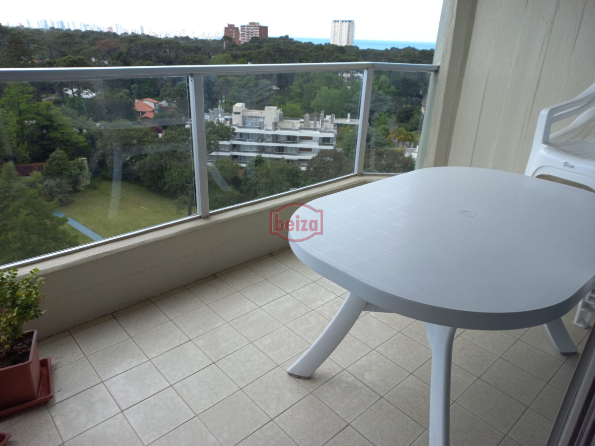 Apartamento ID.165419/Brava-,A-una-cuadra-de-la-Brava-3-dormit - Venta de apartamento de dos dormitorios en Punta del Este