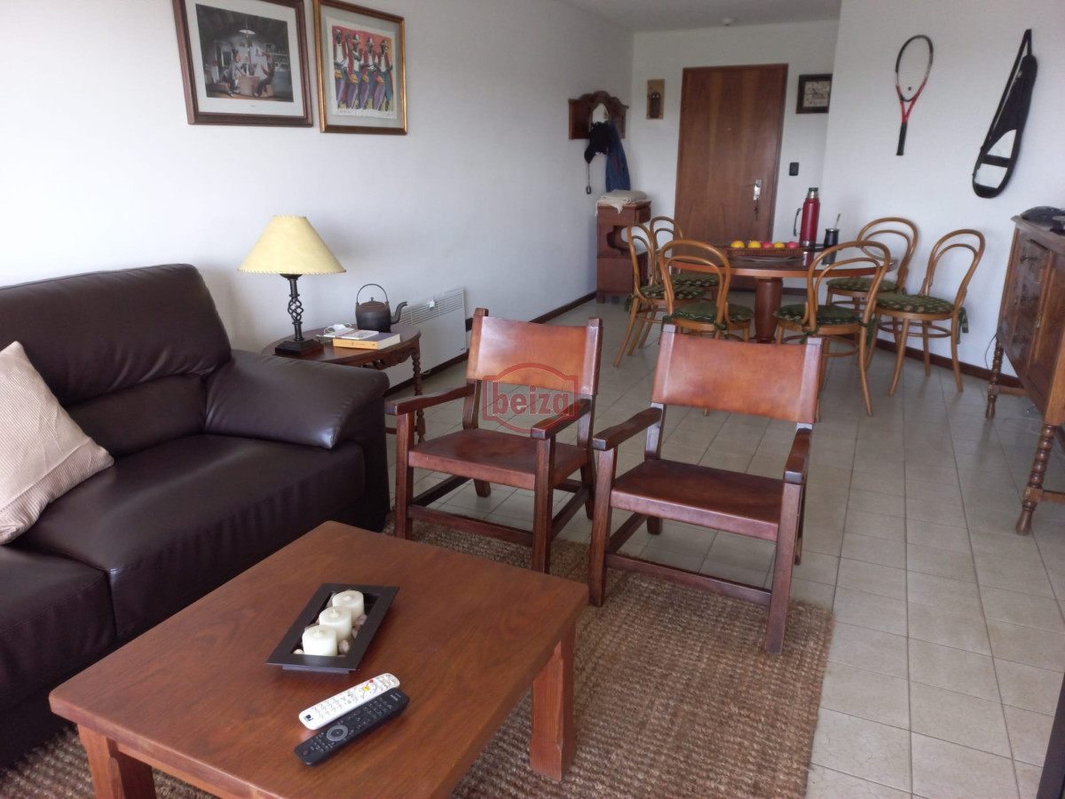 Apartamento ID.165419/Brava-,A-una-cuadra-de-la-Brava-3-dormit - Venta de apartamento de dos dormitorios en Punta del Este