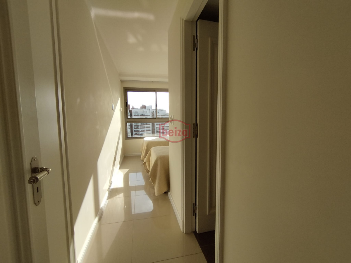 Apartamento ID.166998/Excelente-ubicacion-,-a-2-cuadras-mar -  Apartamento en venta en playa brava de Punta del Este