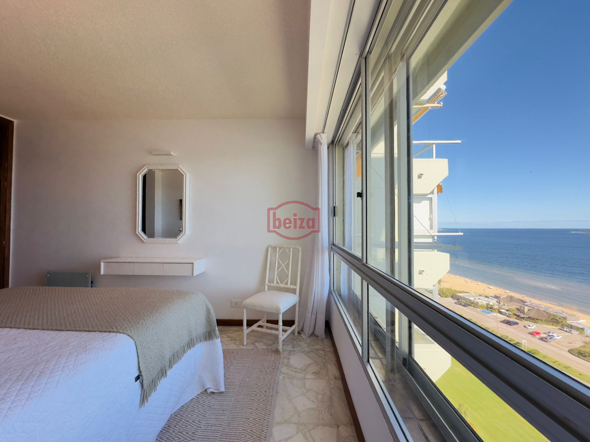 Apartamento ID.165976/Venta-de-apartamento-en-Peninsula,-sobre-el-mar,-Punta-del-Este.- - apartamento en venta y alquiler en playa mansa