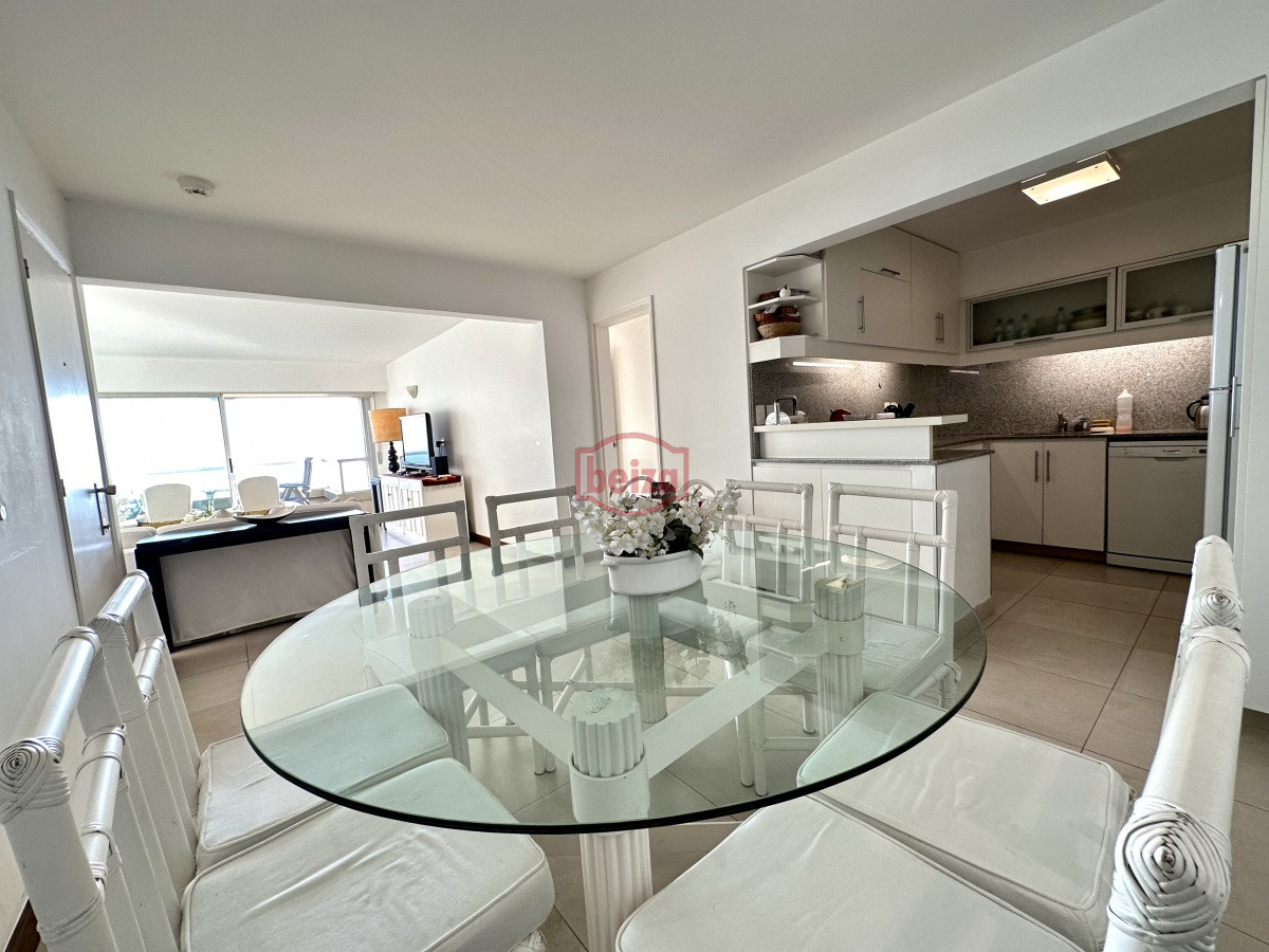 Apartamento ID.165941 - Apartamento en venta y alquiler primera línea de la playa mansa, Punta del Este.