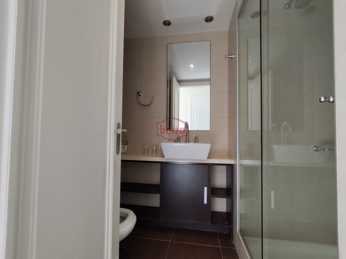 Apartamento ID.166998/Excelente-ubicacion-,-a-2-cuadras-mar -  Apartamento en venta en playa brava de Punta del Este