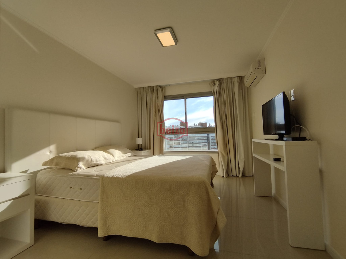 Apartamento ID.166998/Excelente-ubicacion-,-a-2-cuadras-mar -  Apartamento en venta en playa brava de Punta del Este