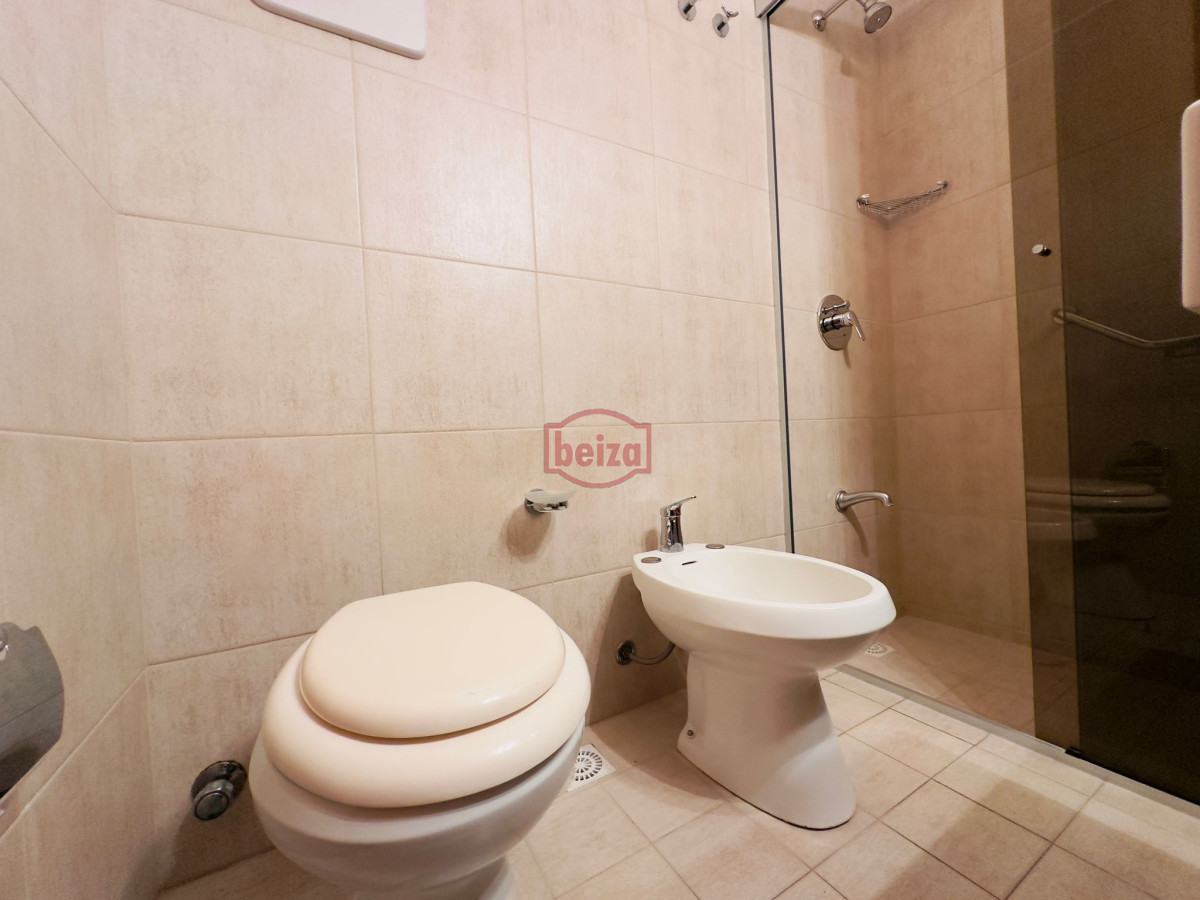 Apartamento ID.165976/Venta-de-apartamento-en-Peninsula,-sobre-el-mar,-Punta-del-Este.- - apartamento en venta y alquiler en playa mansa