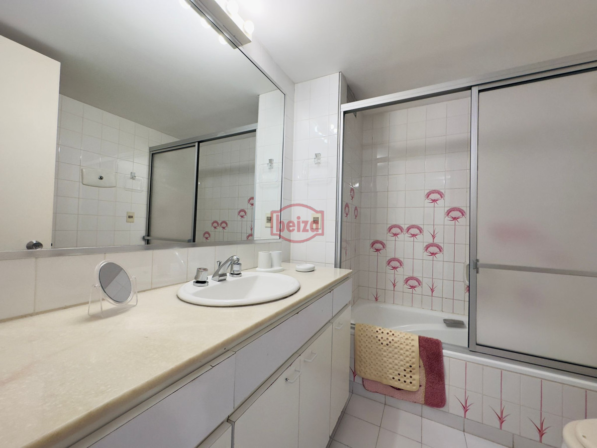 Apartamento ID.165324 - Alquiler de Temporada en Punta del este.