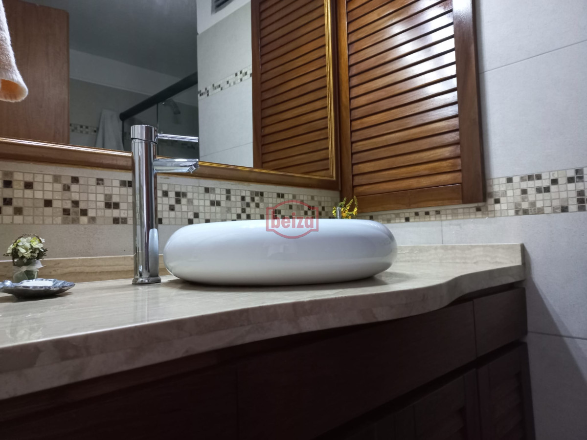 Apartamento ID.165419/Brava-,A-una-cuadra-de-la-Brava-3-dormit - Venta de apartamento de dos dormitorios en Punta del Este