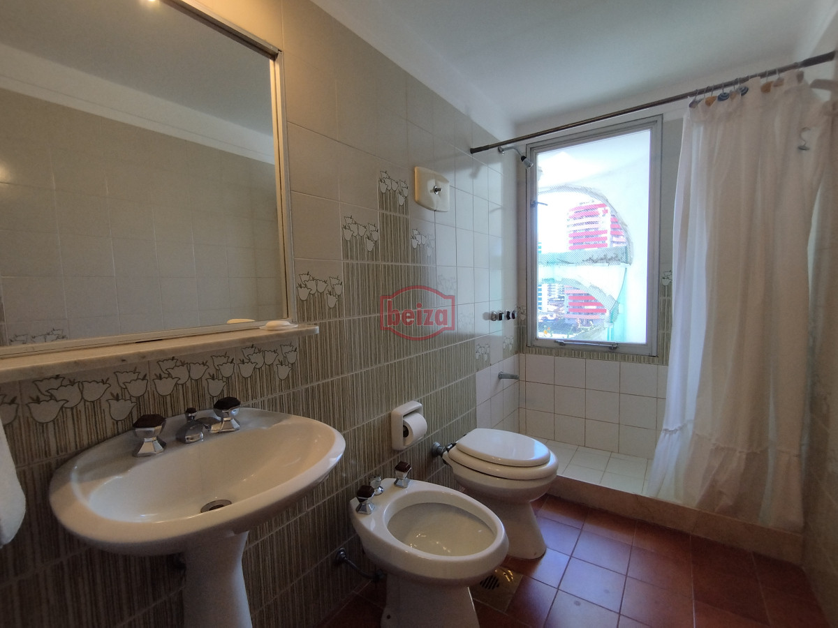 Apartamento ID.167045/Gran-departamento-de-1-dormitorio-en-venta -  Alquiler y venta de apartamento de dos dormitorios en Punta del Este